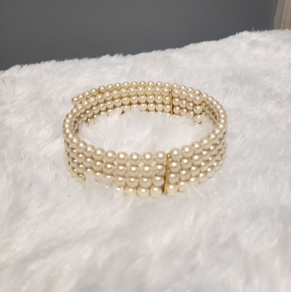 Pearl choker necklace